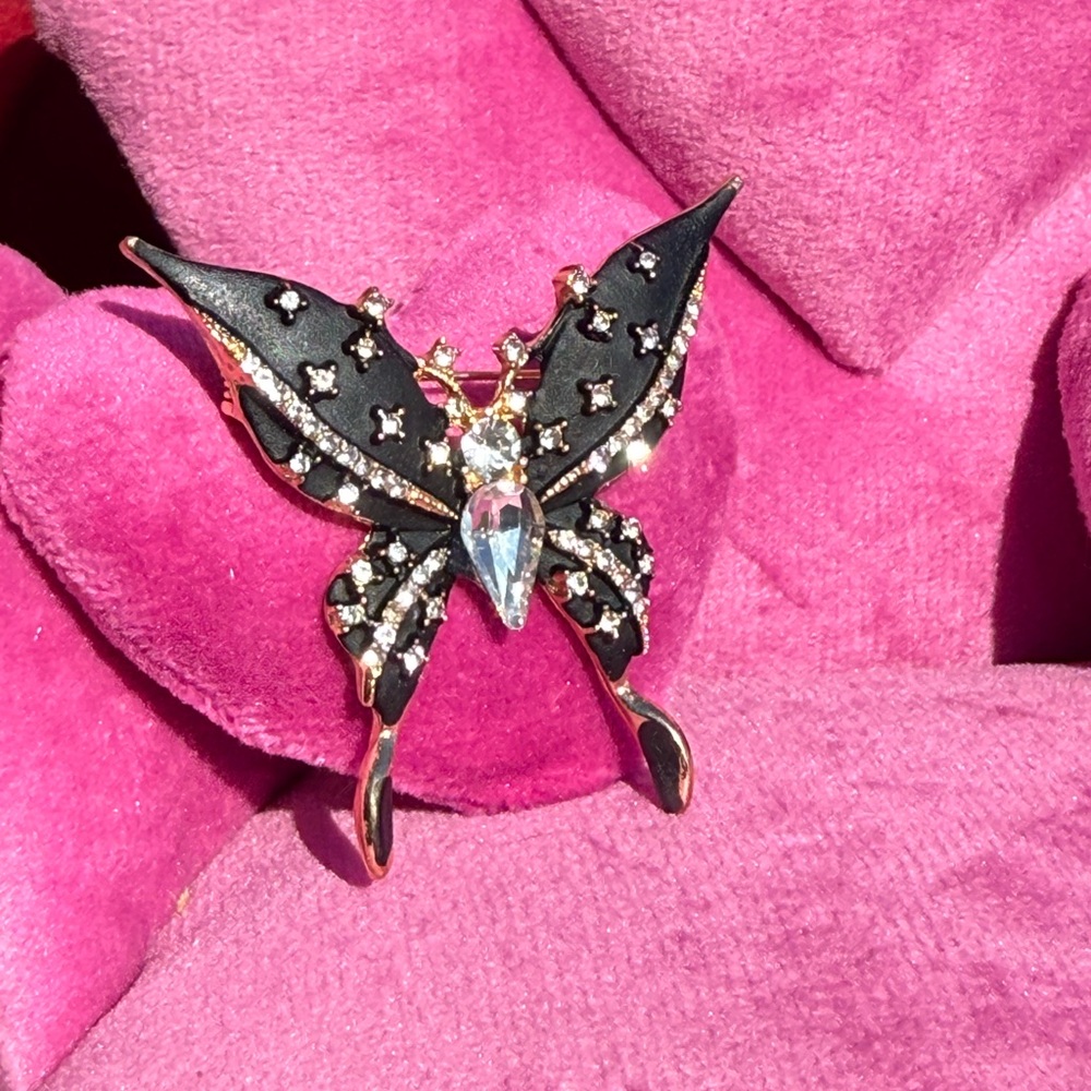 NWT! Elegant Black Rhinestone Butterfly and Gold Brooch Stunning - Picture 2 of 3